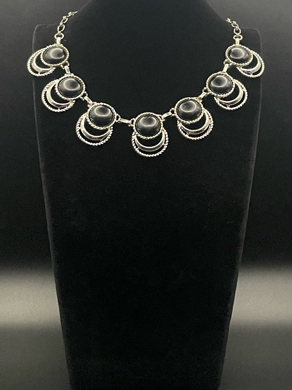 VTG Sarah Coventry Bold & Beautiful Black Cabochon Collar Necklace 18” Pristine